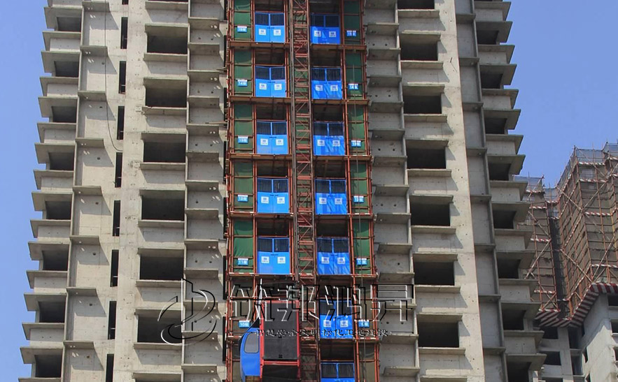 施工電梯樓層防護門案例圖 施工電梯樓層防護門案例圖